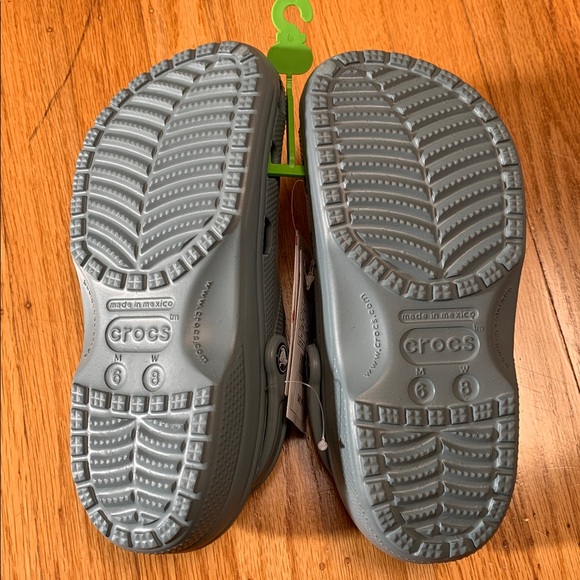 Crocs classic clogs! NWT (women’s size 8 / men’s size 6) - Picture 3 of 4